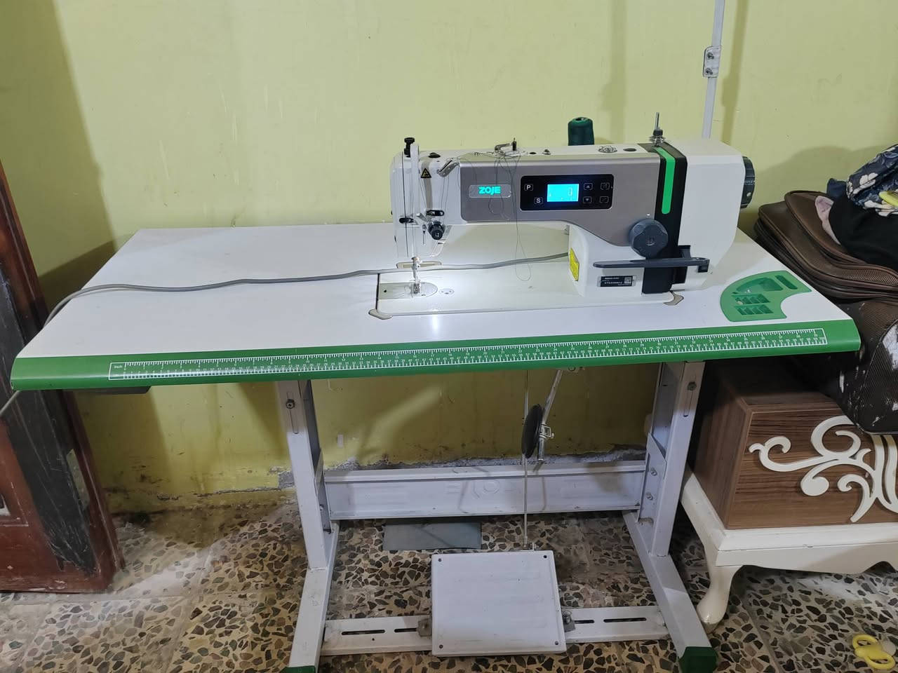 مكينة خياطه اسمها زوجي افضل نوعيه بسوك شاشه تحكم سرعات الكترونيه بلكامل خياطها لا يعله عليه مستعمله شي بسيط اخت الجديده مكانها بغداد الحريه سعرها 325 للتواصل ***********
