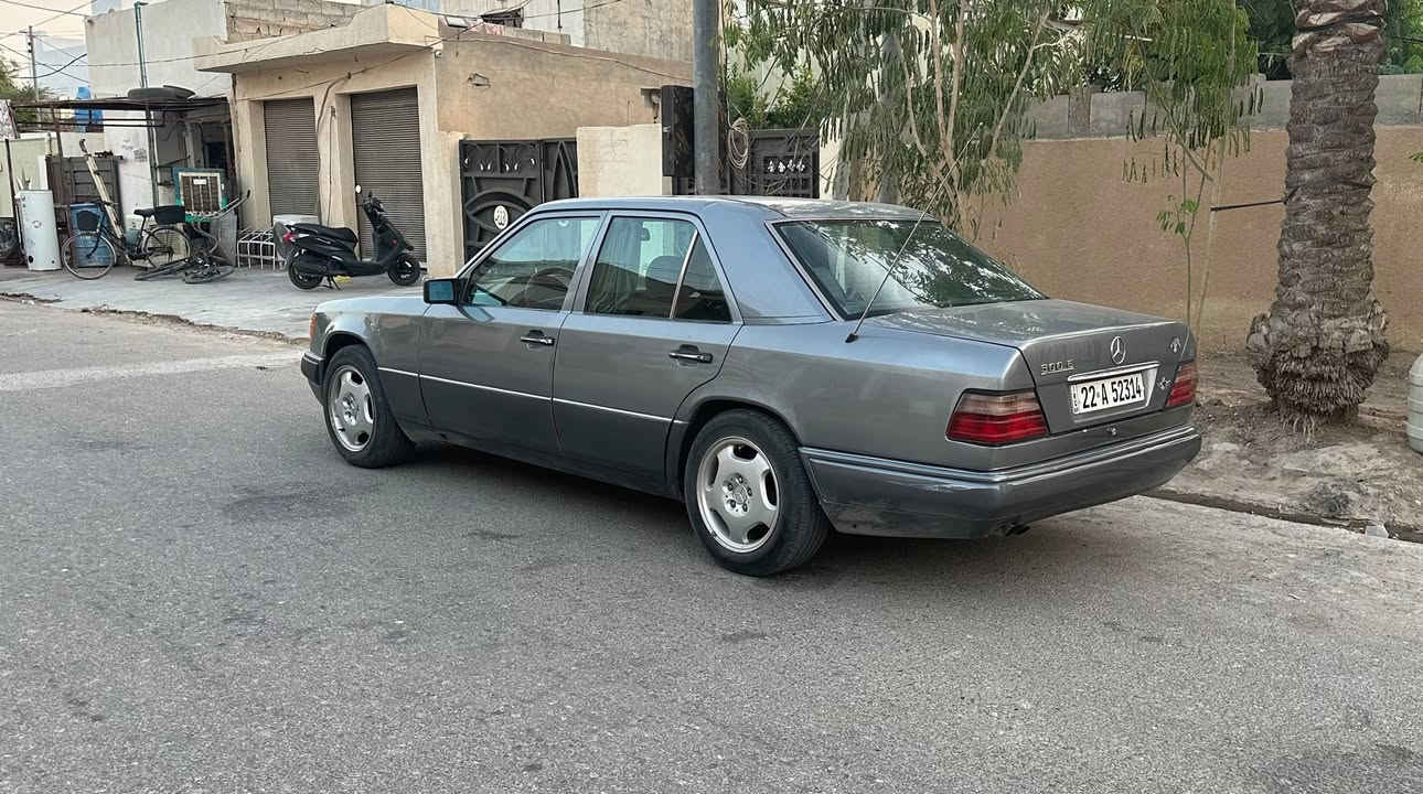 السلام عليكم
مارسدس دب 

موديل 91 

رقم اربيل بأسمي سنوية لل 2029

محرك وكير برادو 6 سلندر شرط شلعة اتشك الكاع 

محرك اقتصادي جدا 

ترايك للبصرة 

 حداديه نظيفة  تخم تاير جديد 

كشنات جلد 

تحكم كهرباء الجهتين بكل الوضعيات 

( تبريد ثلج ❄️ )

صبغ جماليه بدون ضربة

السيارة جاهزة من كلشي وشرط احلى من الصور 

السعر 65  وبيها مجال بسيط

المكان ديالى

 

***********
