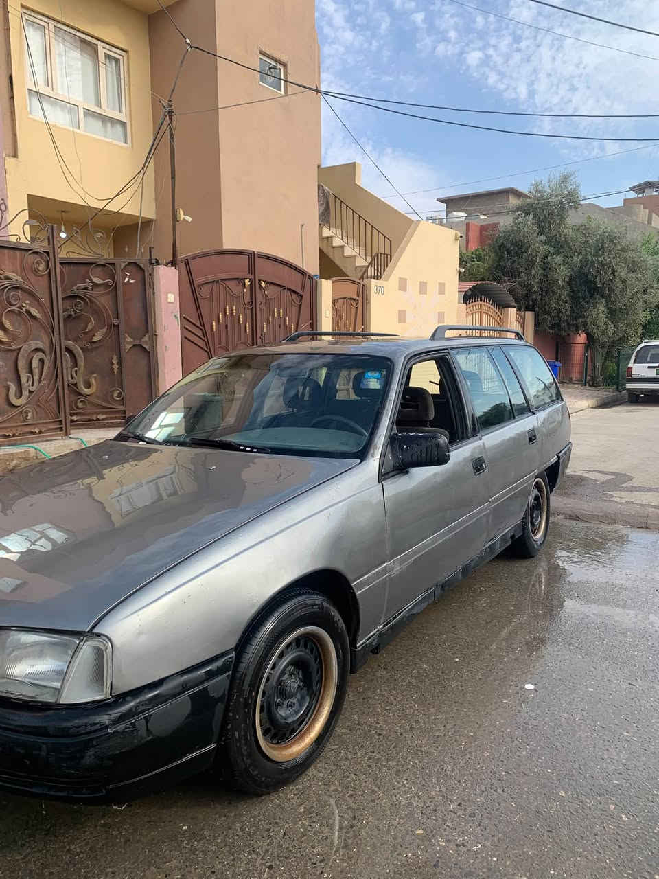 السلام عليكم
اوميكا ستيشن للبيع 1990
صبغ عام + رقم جديد + كوبون بانزين 
المحرك بشرط
سعر 35 ومجال 
***********
