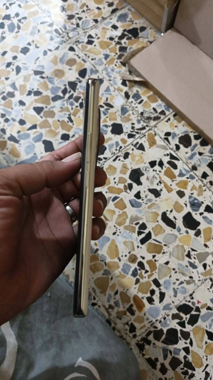ريلمي ١٢ برو فايف جي أخو الجديد
بدون ملحقات بدون ملحقات 
جهاز غني عن التعريف 
سعر ٣٢٥ الاستفسار خاص 
جهاز راقي العنوان بغداد الأمين الثانيه 
***********

نص مكتوب في الصور:
- حول الجهاز realme UI 7.0 الإصدار مُحدث اسم الجهاز realme 12 Pro 5G مساحة التخزين ٣٦,٤ غ.ب / ٢٥٦ غ.ب المعالج Snapdragon 6 Gen 1 Mobile Platform البطارية ٥٠٠٠ مللي أمبير في الساعة (نموذجية) RAM 8,00 غ.ب + ٨,٠٠ غ.ب الكاميرات أمامية 16MP خلفية 50MP+8MP+32MP إصدار البرنامج RMX3842_16.0.5.701 (EX01) معزز الأداء Flux Engine