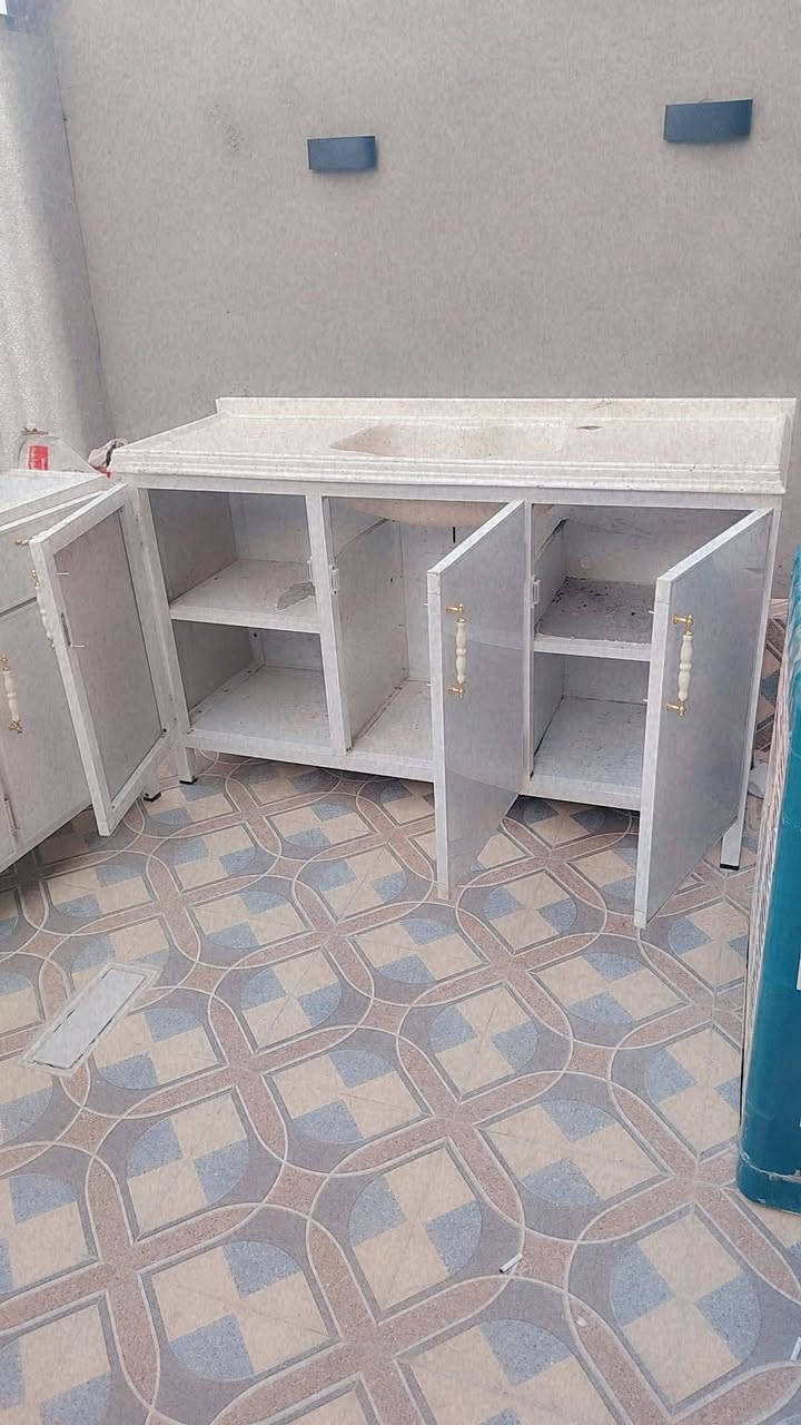 السلام عليكم
كاونتر ٣قطع نضيف جدا للبيع

مكاني بغداد الكرخ حي التراث مال بياع. 

***********
