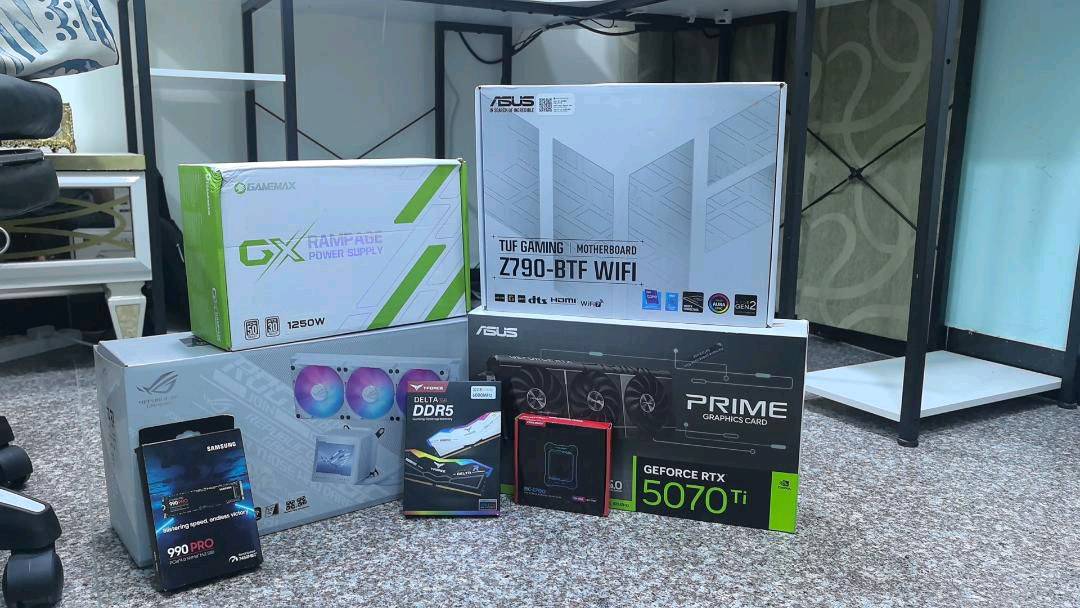 كيس للبيع مابيع قطع كيس كااامل فقط
المواصفات:

CPU: i9-14900KF

GPU: ASUS RTX 5070TI PRIME 16GB (black)

MB: ASUS TUF Z790 BTF (WHITE) WIFI 6E Motherboard

AIO: ASUS ROG RYUJIN III 360mm ARGB (WHITE)

RAM: TEAMGROUP T-FORCE 32GB RAM 6000MHZ (2×16) CL38 (WHITE)

PSU: GAMEMAX GX-1250 PRO 1250W

Platinum 80+ Fully - PCle 5.0 - (WHITE)

CASE: Sama Neview 4503 Case (WHITE)

4TB SAMSUNG 990 PRO NVME M.2 SSD 

2TB LEXAR NS100 SATA III SSD

2TB LEXAR NS100 SATA III SSD
 
السعر
3,600,000 ثلاثة وستميه دينار بيه مجال جدا جدا بسيط 

أخوان قبل لا تتناقشون على السعر تأكدوا من أسعار القطع 

كل القطع كراتينه موجودة وصولات كاملة 
قطع مابيع اخوان هي شلعه

للتواصل على الخاص او على الواتساب حصراً ***********