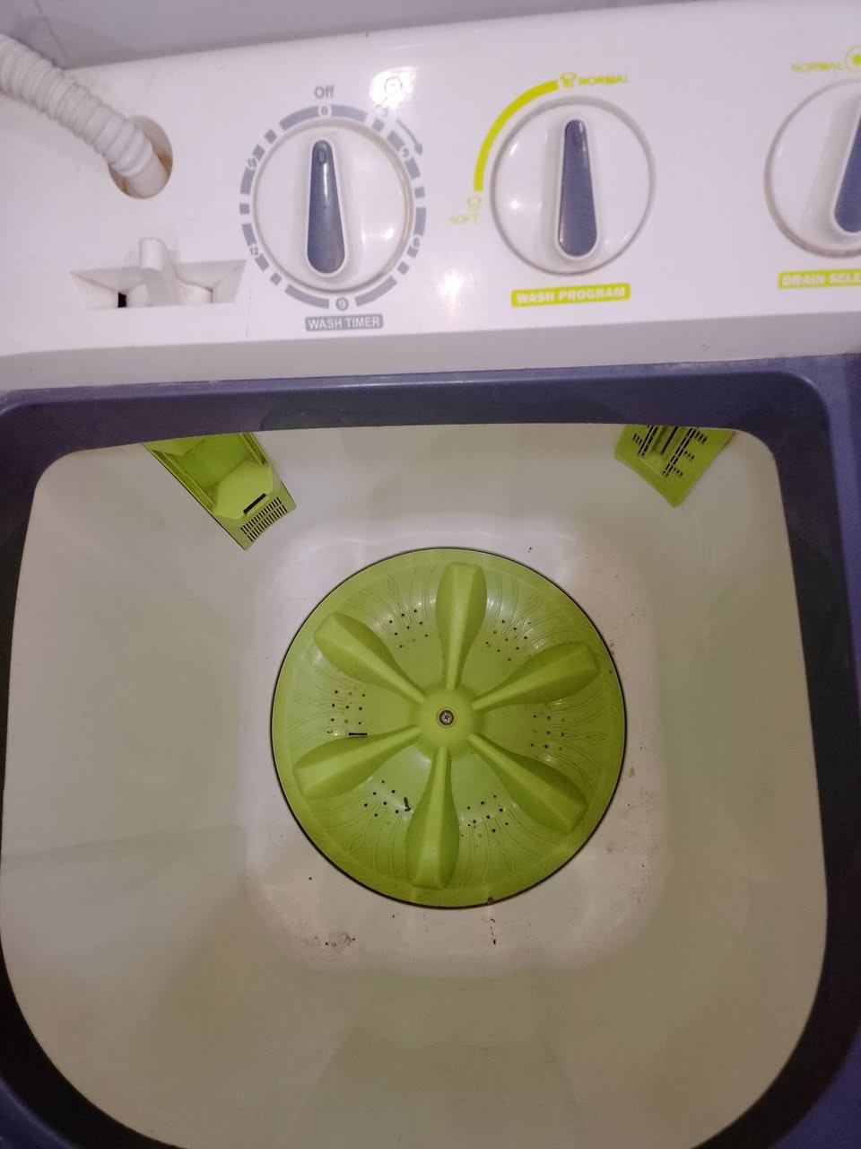 غساله هيتاشي 8kg شغاله ،السعر 60،للاستفسار ***********
