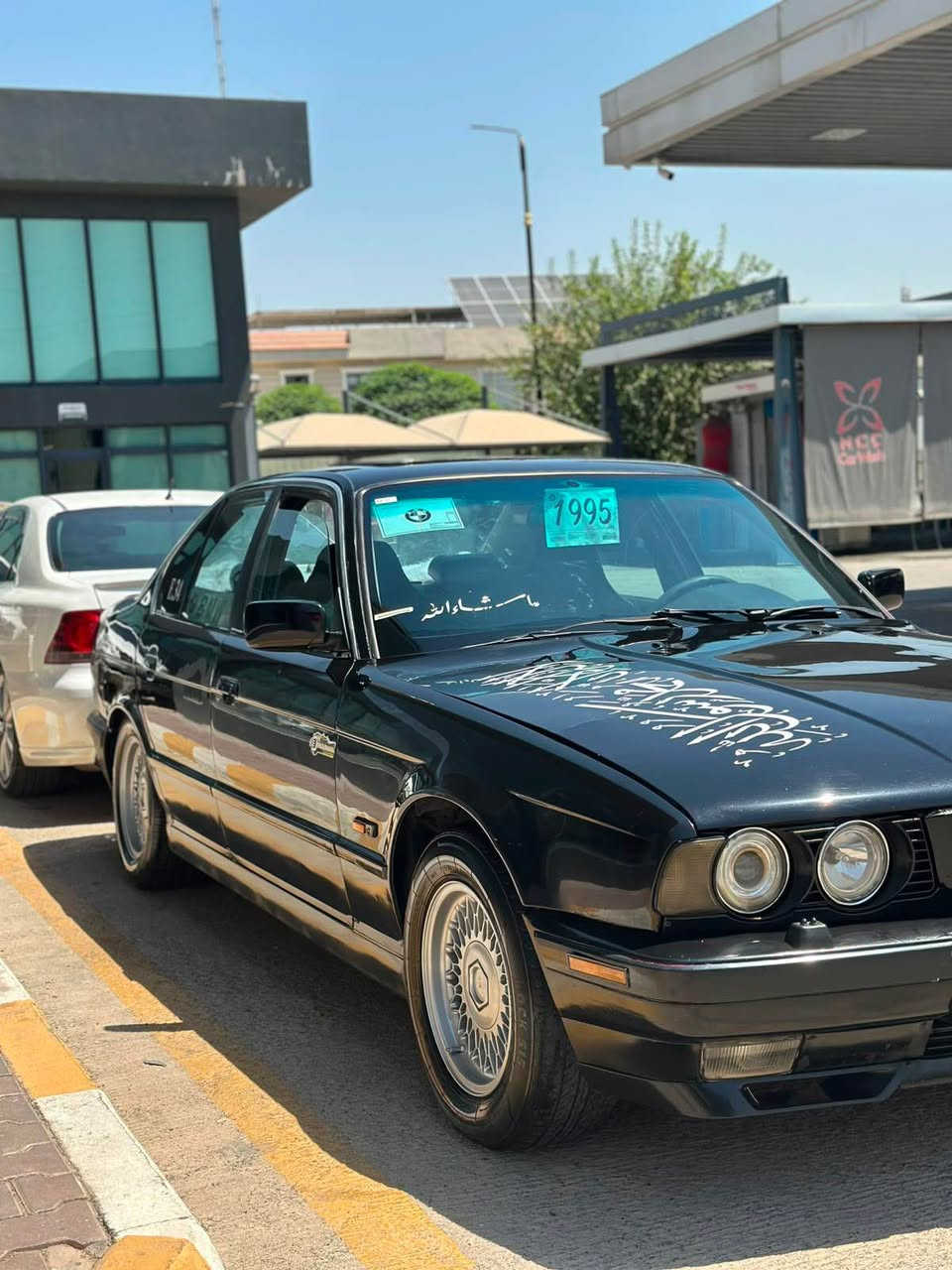 Bmw 525 
1995
مه‌كینه‌ كه‌پسی دیجیتاڵ
گێڕ عادی كوشن جڵد ده‌بڵ ئێرباگ
 ده‌بڵ چه‌كمه‌جه‌ سڵاید 
سه‌یاره‌كه‌ ده‌عمی نیه‌ 
ئاڕم ایسینساخ هه‌ولێره‌ 
گێڕومه‌كینه‌و ئه‌كسل و ته‌قه‌و ڕه‌قه‌ی به‌شه‌رت 
سه‌رف . دوكه‌ڵ و بوغاریشی نیه‌ 
كلاجو عه‌ینه‌ی تازه‌یه‌ تا گێڕی ٣ قریشكه‌ ئه‌كات 
تایه‌و ویلی تازه‌یه‌ 
بێ مه‌سره‌فه‌ سه‌یاره‌كه‌ 
ناونیشان سلێمانی 
سعری سه‌یاره‌كه‌ :٣٧ گه‌ڵاو مه‌جالێكی برایانه‌
ڕه‌قه‌م ته‌له‌فوون:*********** السليمانية, العراق
