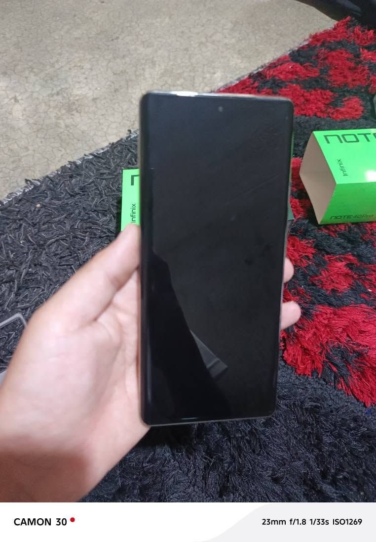 الشاشة : سوبر أموليد بتردد 120 هيرتز
المعالج : Helio G99 بوبجي 60 فريم
البطارية : 5000 مللي أمبير 
الشحن : سلكي 70 واط و لاسلكي 20 واط
الذاكرة : 256 
الرام : 12+12
الكاميرات : الرئيسية بدقة 108 ميكا بكسل وياها كامرتين +2+2 وتثبيت بصري OIS والكاميرا الأمامية بدقة 32 ميكا بكسل 

الجهاز كامل ملحقاته مثل ما موضح بالصورة وياه لصقة الحماية مال الشركة وشاحناته السلكية واللاسلكية والكفر - طبعاً الجهاز كلش نظيف ما بيه ولا خدش ولا طبع بالشاشة أساساً إستخدام الجهاز جان كلش خفيف

سعر الجهاز 275 

للتواصل إتصال أو واتساب *********** أو راسلني خاص كركوك, العراق
