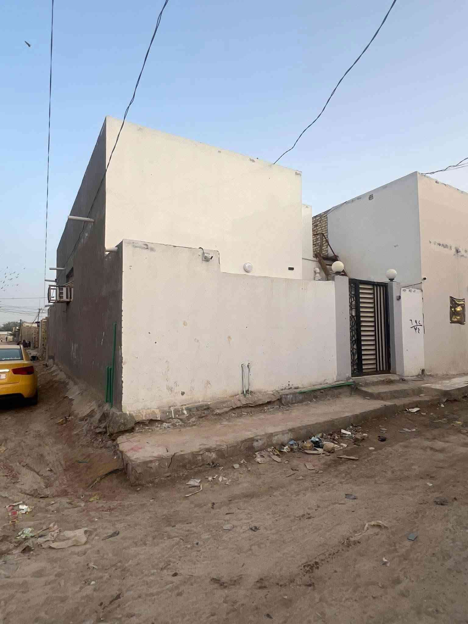 🏠 بيت للبيع 100م ركن
📍 البو جاسم – قرب أسواق الجود، مقابل حي الحضارة
البيت مرقم من قبل البلدية ومشمول بالتطويب.
🔹 غرفة
🔹 صالة
🔹 استقبال
🔹 صحيات داخلية وخارجية
🔹 السقف عكادة
🔹 الأساس كونكريت مسلح
🔹 البناء طابوق وبلوك
💰 السعر ٣٠ مليون وبيه مجال قليل للشراي

نص مكتوب في الصور:
- استقبال
- غرفه النوم
- تواليت خارجية
- الصاله
- طارمه
- حمام وتواليت داخليات
- المطبخ