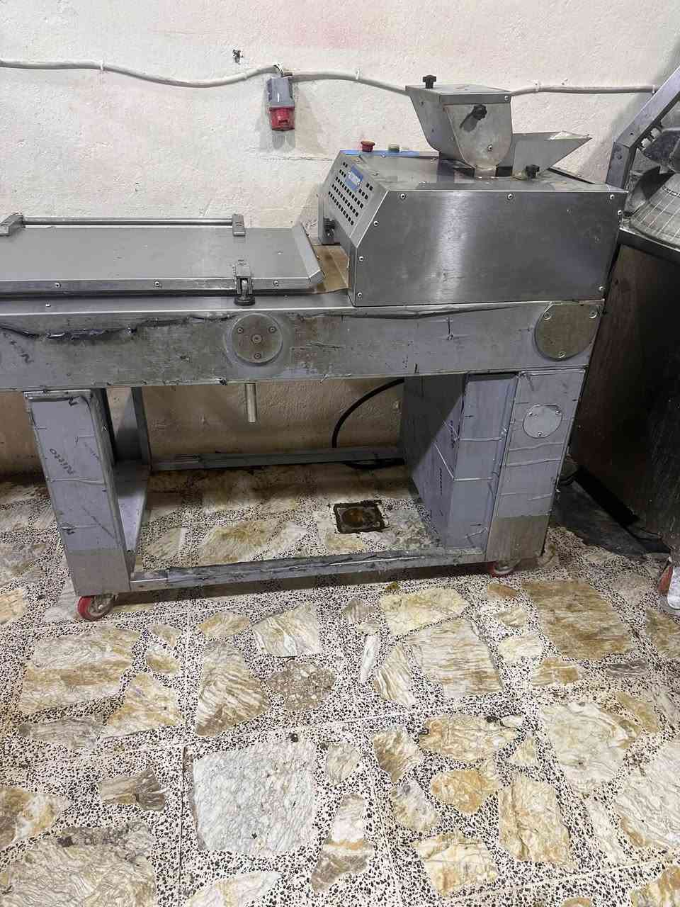 سلام عليكم غراض للبيع عجانه اكنتوب ام كيس وخط
اكنتوب نظافه 90‎%‎مكينه توست ومعها قوالب توست العدد12كل قالب بي 4

وبرادات كيك واحد مترين واحد مترتين ونص العنوان بغداد لاستفسار على رقم***********
