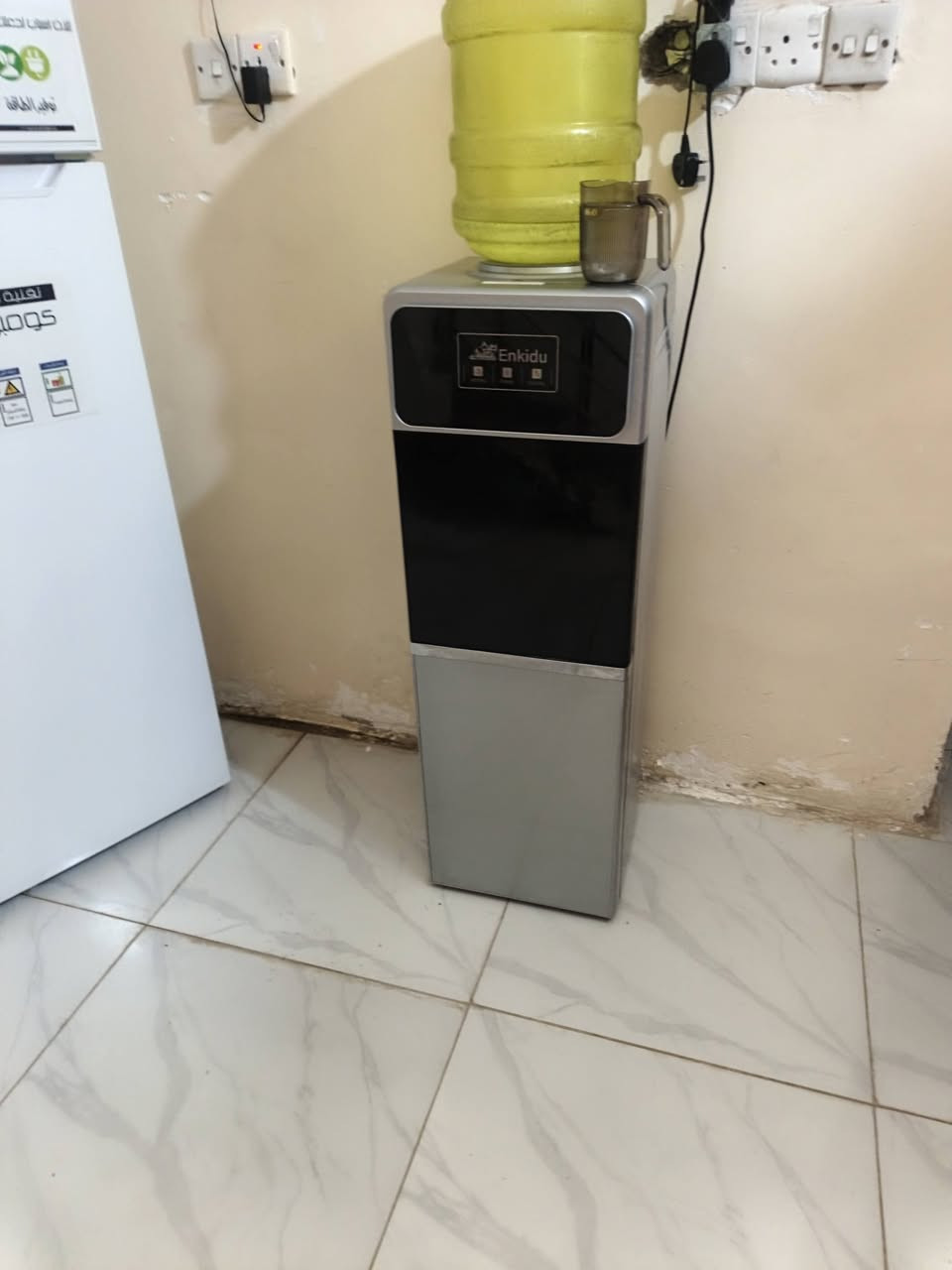 سلام عليكم عندي طباخ وغساله جديد صرلهن شهر من شتريتهن وبراد ماي وهاذ رقمي ***********

