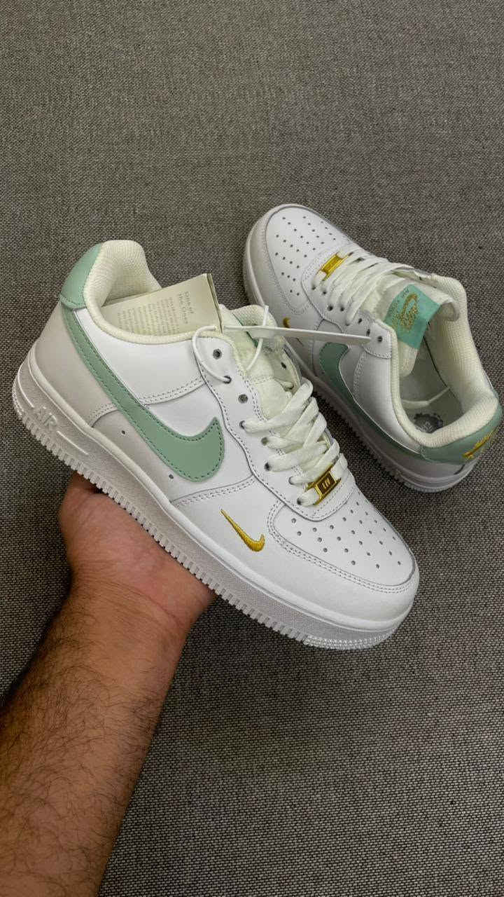 Nike Air force 1 🔥💯
ماستر كوالتي ✅ 
للحجز خاص او واتساب 
متوفر توصيل لكل العراق 5 
***********
البيع مفرد
