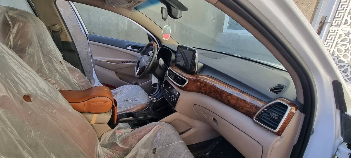 توسان 2019خليجي
ماشيه 80الف رقم بابل سياره مكفول 
مكان سياره حله شارع ،60
***********
***********
السعر190
