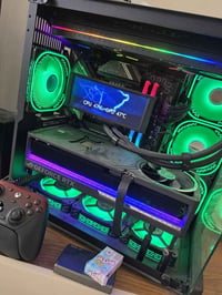 المعالج: Intel Core i7-14700KF كرت الشاشة: ASUS ROG Astral RTX 5080 ال...