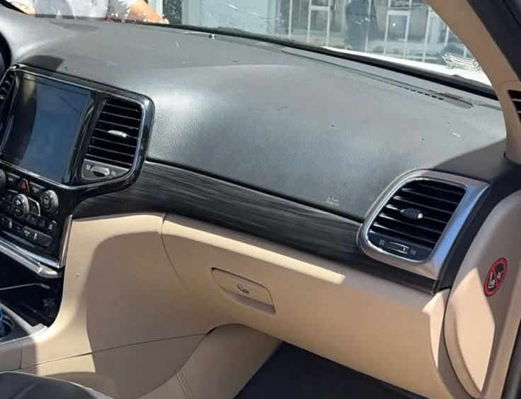 السلام عليكم ورحمة الله وبركاته
سيارة جيب كراند شيروكي موديل 2019 
وارد خليجي حيل نظيفة
فور ويل 5 تحكمات فتحة سقف 
وبصمة تشغيل وبصمة دخول شاشة كبيرة 
غرفتها داخلها لونين حيل نظيفة 
شرط محرك وگير
رادار حساس امامي خلفي 
بيها "بارد" ( كما موضح بالصور )
وبيها بارد طارف الجاملق الخلفي بدون صبغ
رقم أربيل تحويل مباشر شوكت ميعجبك
سنويتها لل 2030 
السعر : 260 وبيها مجال قليل
المكان : تكريت - العلم 

***********
‭***********
