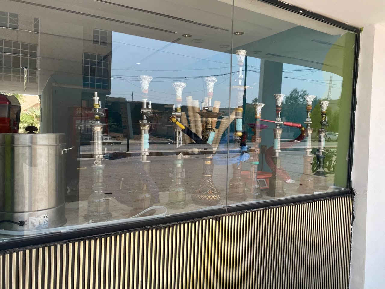 صباحك يبدأ من يمنا.. وأجواؤك يمنا تختلف! ☕☀️💨
مقهى وحدائق ليالينا يرحب بكم يومياً بحلته الصباحية والمسائية!
⏰ متواجدين  يومياً من 10:00 صباحاً إلى 2:00 فجراً
روق بالك بأطيب الأجواء:
🫖 جاي عراقي أصيل يعدل الراس
☕ قهوة عربية وفرنسية
🍹 عصائر طبيعية ومشروبات ماكينة باردة
💨 نراكيل فاخرة بجميع النكهات
مكانك ومكان أصحابك ينطركم!
📍 العنوان: بيجي - شارع المصرف - مقابل حلويات الملكة - مجاور قاعة الحديد
📞 للحجز والاستفسار: ***********
