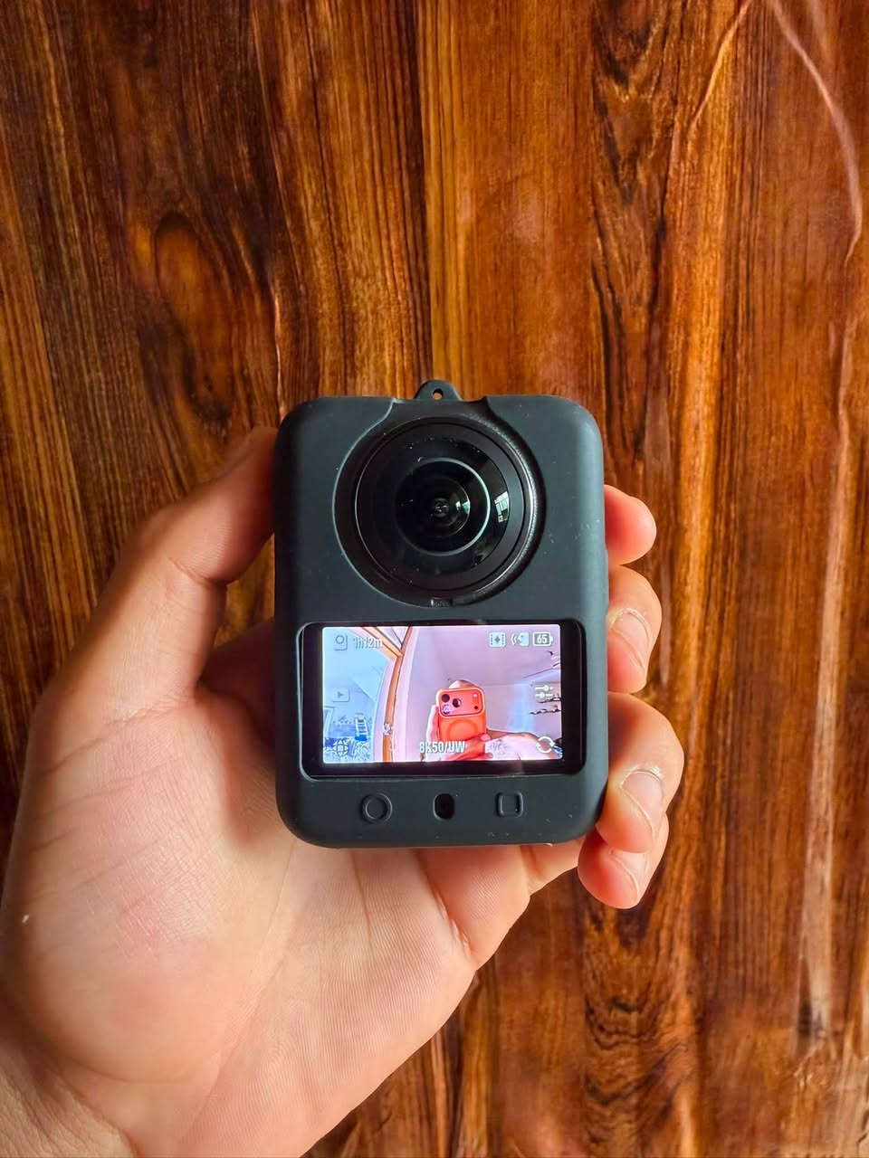 كاميرا DJI OSMO 360 
ذاكرة داخلية ١٠٥ غيغا
مستعملة ٤ مرات اخذتها ب ٦٥٠ الف قبل شهر علمود ترحال بالدراجة و بطلت.

ملحقاتها =
١ سيلفي ستك مخفي ٣ امتار
٢ سيلفي ستك متر
٣ حزام تصوير صدر
٤ كفر سيلكون و لزگة حماية شاشة و اثنين غطاء عدسة
٥ رام ٣٢ غيغا بايت
٦ كيس ماركة lowpro اصلي مبطن + كيس شركة ازمو.

الملحقات كلفتني فوك ال ١٠٠ الف

سعرها ٦٥٠ مع الملحقات
للتواصل ***********
