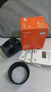 للبيع عدسة 50mm سوني  التواصل واتساب 07873535024