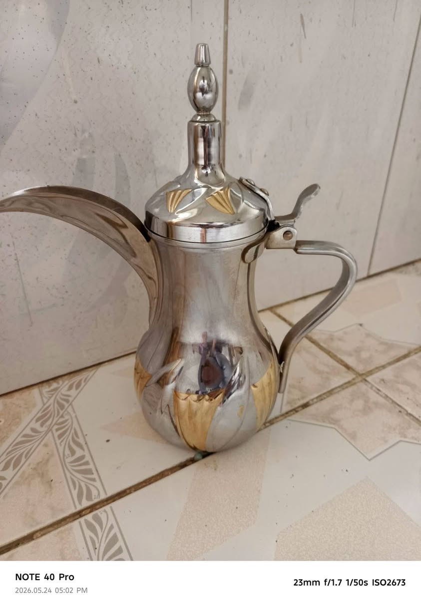 دلة سيف ملكي نقش ذهبي ارتفاع 32  cm اصلي ثقيل درجة اولى 
***********0
