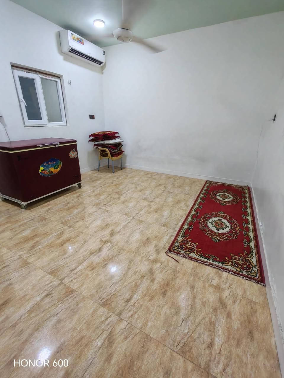 السلام عليكم
بيت للبيع مساحته ٣٢٠ متر
اضافه الي مشتمل معزول مساحته ٦٥ متر من ضمن مساحة البيت
يتكون المنزل من
 ٣ غرف نوم
مطبخ وصحيات خارجيه وداخليه
اما المستمل يتكون من غرفه نوم واحده وصاله واستقبال ومطبخ وصحيات علمآ المنطقة مشمولة بخطة التأهيل والعمل جاري بها 
للأستفسار على السعر الاتصال على الرقم التالي
***********
