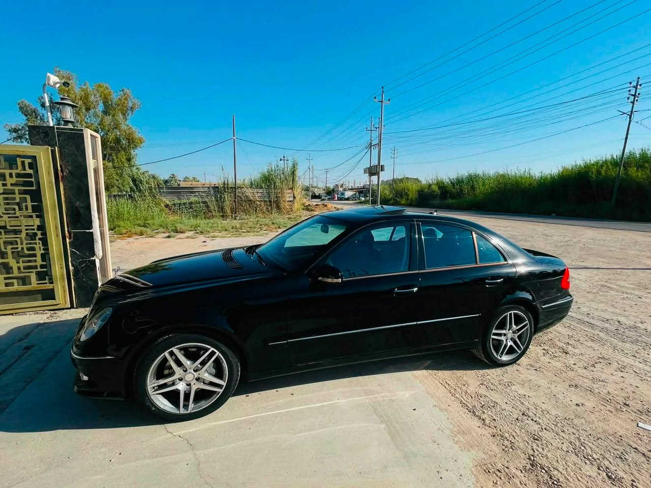 للبيع او للمراوس حسب الرغبة
مارسدس E_clas 350 المرغوب عقل فوك
المديل 2009 .
رقم وهزه وسنوية جدد بأسمي
سيارة مكفوله مابيها صبغ 
تبريد مكينه كير بلكارتون حدادية جديده
تخم تاير ويل نجمه الماني اصلي 
مواصفاته : 
فتحته سقف طكتين 
برده خلفية كهربائي 
كشنات كهربائي+ تدفئه تبريد 
زراك لايت
حساس امامي خلفي 
اشاير بالمري 
جلد 
شاشه 
سماعات دمام
دبل كزوز 
تويل ويل 
لايت داينمك 
السيارة ما ناقصها لو برغي 
السعر  تصل وبيك خير ودلل
مكانها بابل المسيب. 
***********
