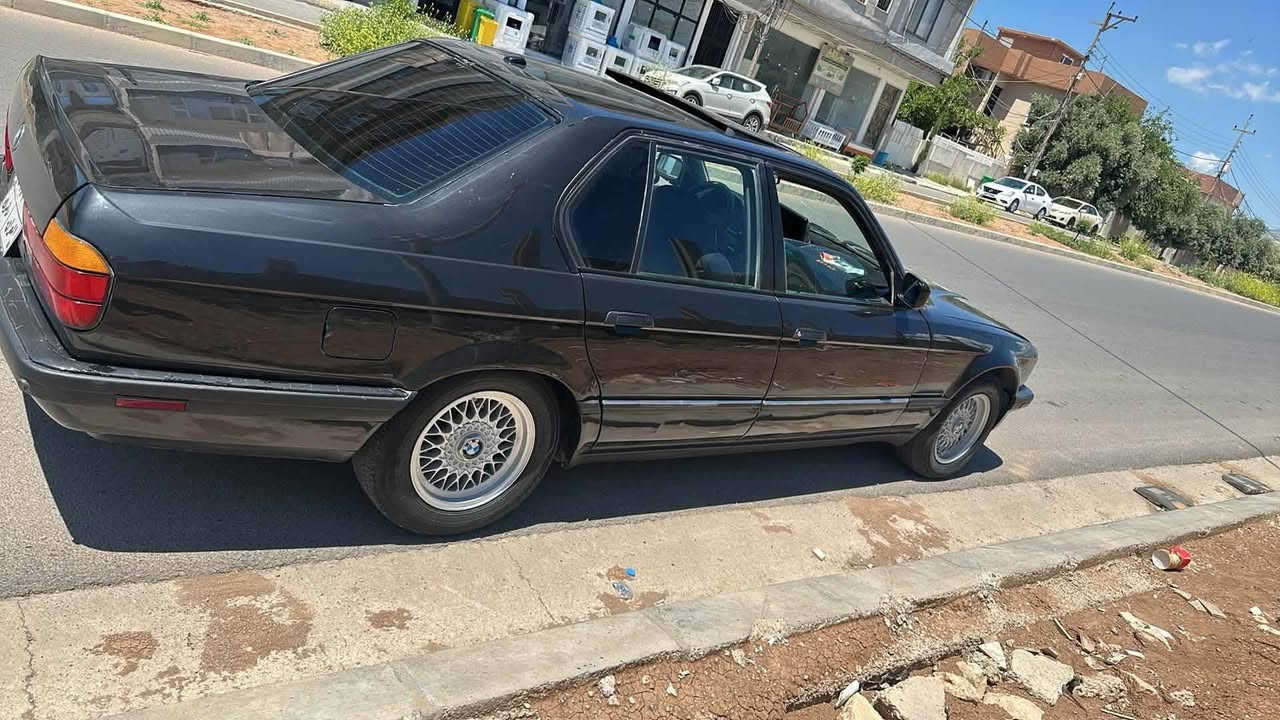 BmW1991
730 بلاد 
سيارة بدون دعم عام جماليه اثر تكحيل تبريد كهربائيات بدون صرف ونفخ كلشي بشرط عليها غرامات 10$ورقات ينزل من السعر تحويل وكاله تبريد كير مكينه كله شرط 
مراوس حسب القناعه للاستفسار *********** سميل, دهوك
