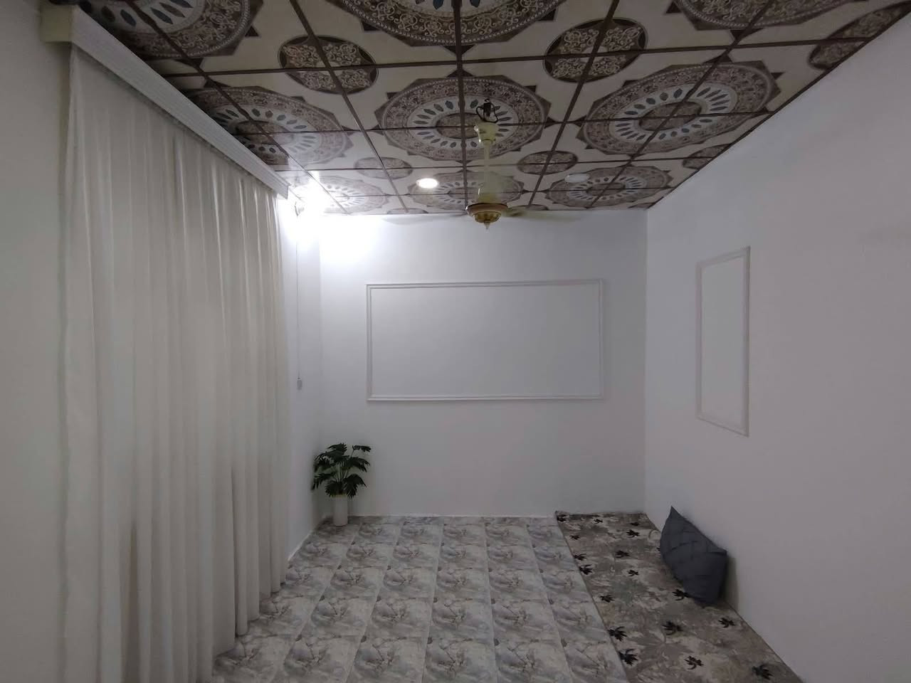 يا الله السلام عليكم دار البيع طابو زراعي سند ٢٥ شرط البراكيه شارع المعمل السمنت بكاع ال شبل يبعد عن الشارع ٥٠متر البناء بلوك كلاب الساس صب والسقف شلمان أصفهان ثقيل  المساحه ١٠٠متر اتصل ***********
