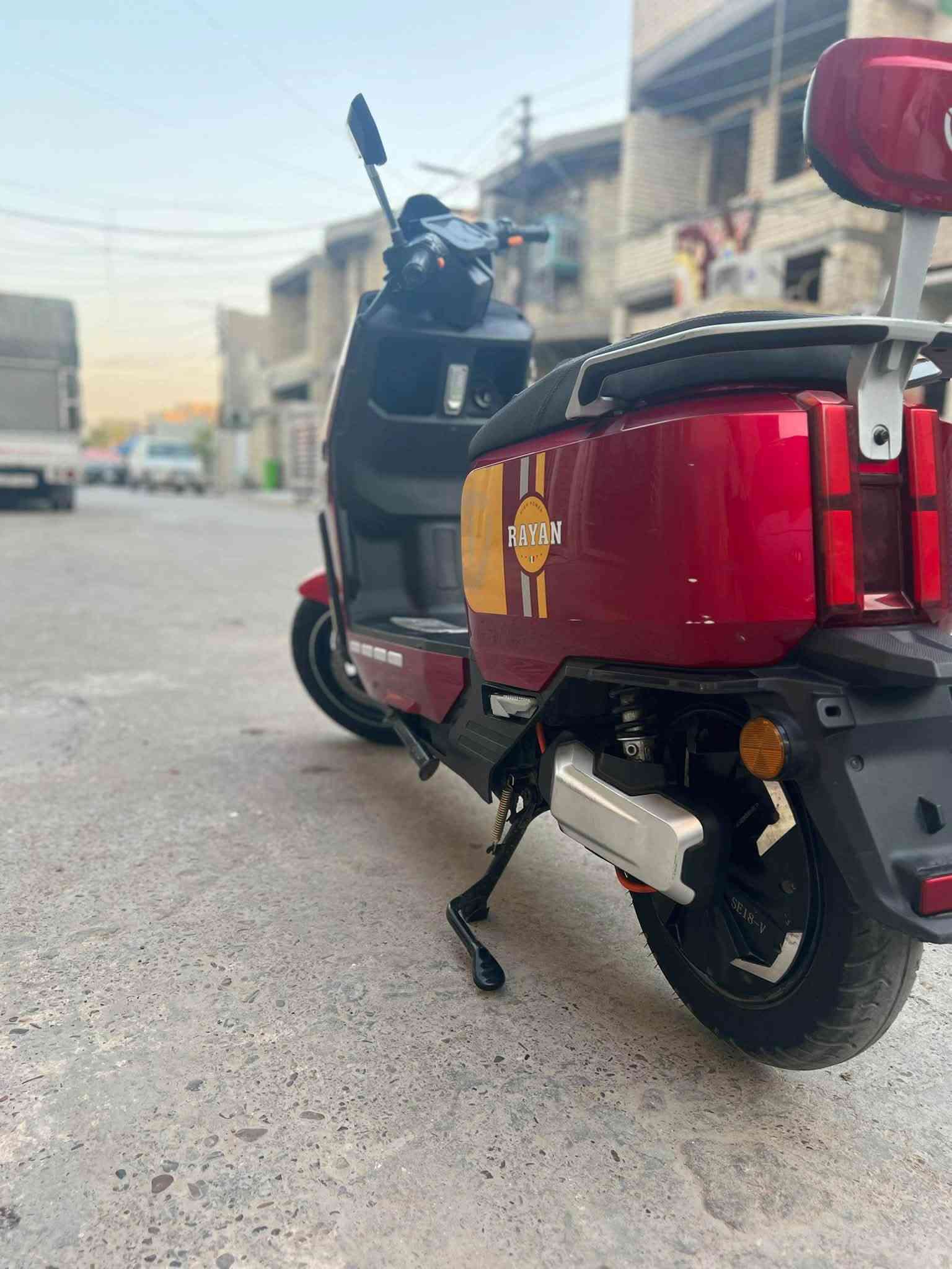 سلام عليكم دراجة وحش الكون الريان للبيع او مراوس بليثيوم الدراجة مابيهة نواقص الدراجة بطارياتهة وملفهة وعقلهة نضاف بدون اي خلل اللون احمر مميز الدراجة للبيع السعر٩٠٠ للتواصل *********** ومتوفر واتساب مكان الدراجة بغداد
