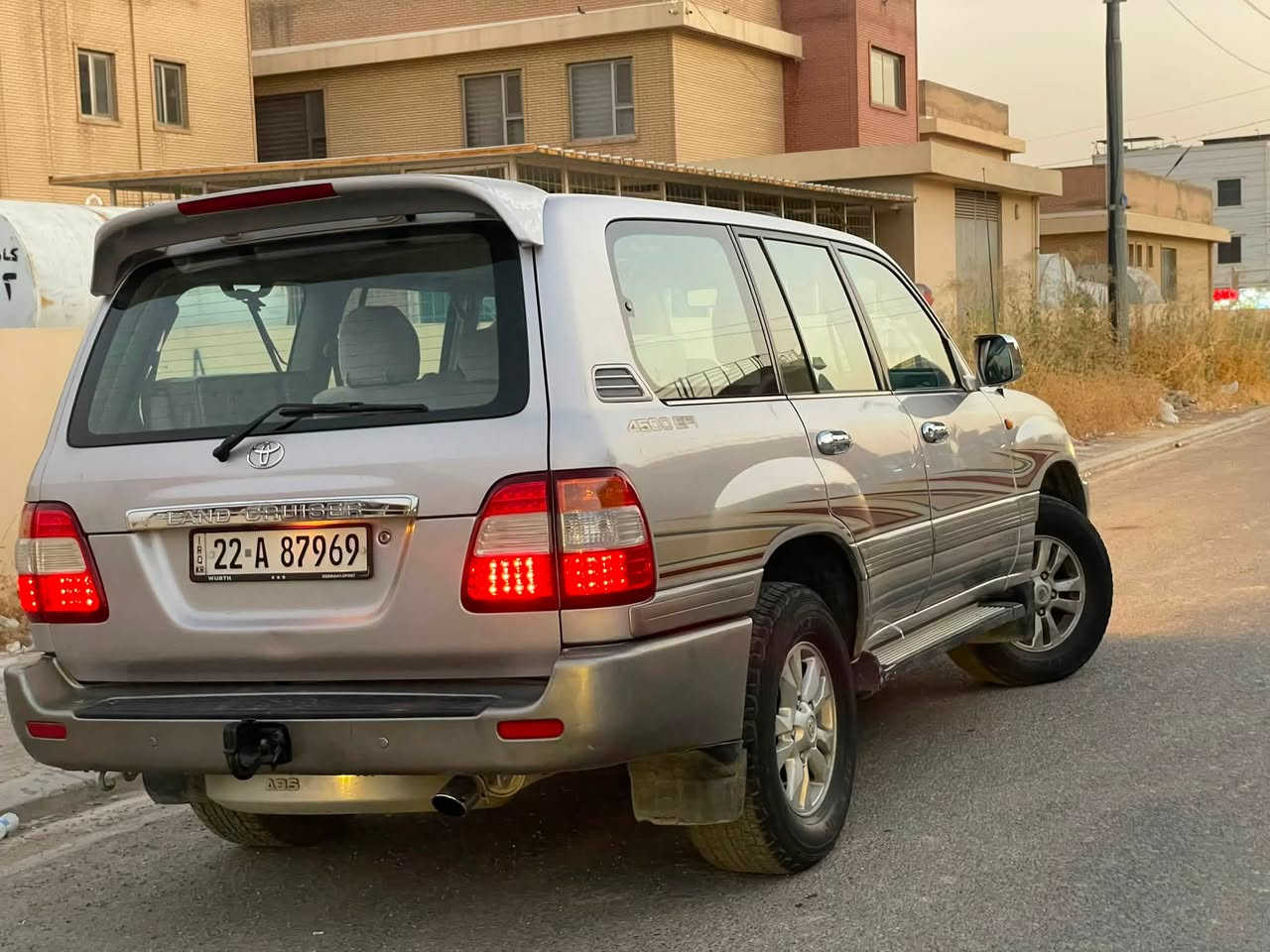 LAND GRUISER 2004(GXR)
بص قطعتين و نص صبغ 
بدون دواخل ارباك كلها سليمة
فحس و هزه و سنوبة جديد تحويل و غرامة شرط
گبر و مكرك شرط 
سيارة بص بنزين دبل تانكي—-كير توماتيك
سيارة فول مصفات (ثلاجة-سلايد-شاشة ئايباد-جام كهربائي-تبريد مركزية—كامرة وراء-حساس-دفع رباعي).  ٦ سلند
ماشيء ٤٧٩ كم الف
سيارة سيرفس عام قبل اسبوع-
بدون نقص سيارة جاهزة
السونر مرفق مع صورة 
سعر ١٦٧$
اربيل——واتس اب موجود ***********
