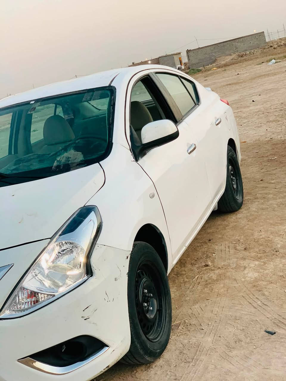 نيسان سني هندي 2024بليته زركه ماشيه ٤٠ الف سياره جاهزه كير ومكينه وتبريد بيها صبغ 5 قطع جاملغات وبنيد وباب سايق والي وراه مكاني بصره ابي الخصيب سعر 85 رقمي ***********

