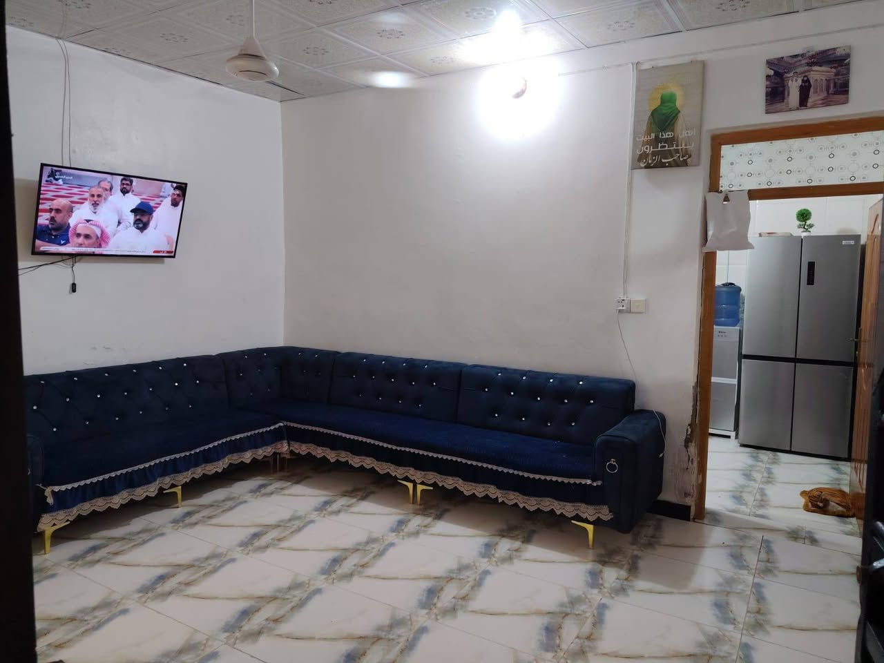 بيت للبيع مساحه 100 متر امامي يحتوي على غرفه صاله استقبال مطبخ حمام طارمه السعر 150 العنوان سومر قرب عماره ماجد عرض الشارع 25 متر ***********
