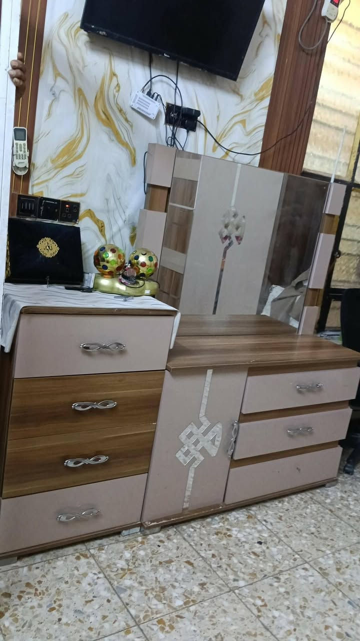 غرفه تركي نظافه 100/90 مكان زعفرانيه سعر 350 تتكون 8قطع
