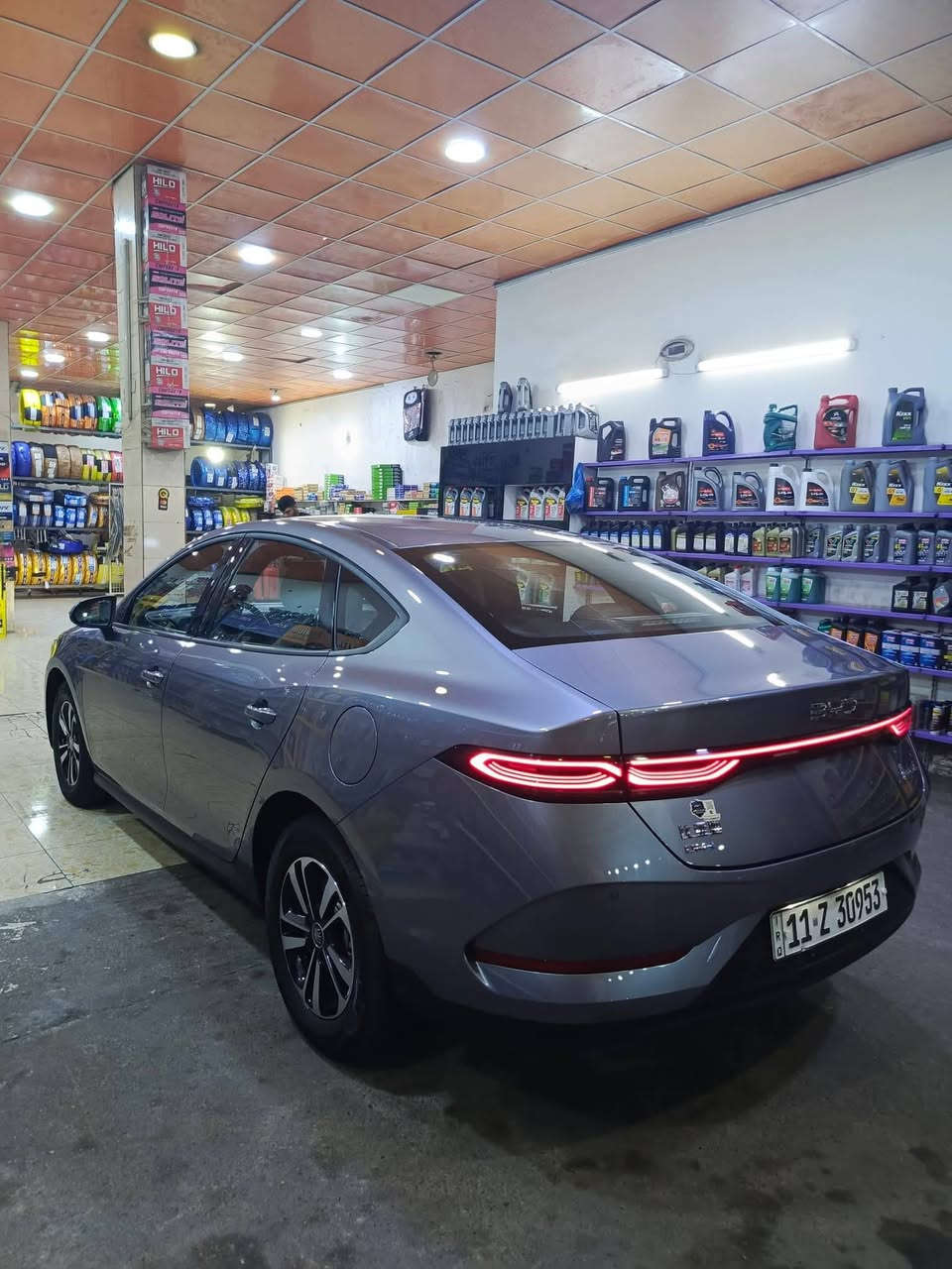 بي واي دي كن بلاص / BYD QIN PLUS
موديل 2025 / المشي الكلي 11 الف 

لون رصاصي/ حرة / بأسمي تحويل مباشر 

رقم بغداد الانكليزي / هزة جديدة / سنوية لغاية 2030 

السيارة كاملة مع جميع ملحقات الشركة 
ـــــــــــــــــــــــــــــــــــــــــــــــــــــــــــــــــــــــــــــــــــــــــ
مواصفات السيارة 

ويل كب كروم / بصمة تشغيل / بصمة ابواب / تشغيل عن بعد 

شاشة اصلية / كامرة خلفية / هاند بريك الكتروني / كشنات جلد 

لايت زينون / لد امامي / بك لايت لد متصل / حساس خلفي 

اشاير بالمري / مثبت سرعة / تحكم استيرن جهتين
ــــــــــــــــــــــــــــــــــــــــــــــــــــــــــــــــــــــــــــــــــــــــــ
السيارة مكفولة من الصبغ 
بيها شبر بارد بالجاملغ الامامي ممبين + طخه باب خلفي بسيطه موضحه بالصور 

#السعر 19,100,000 دينار عراقي وبيها مجال بسيط

مكان السيارة / بغداد / حي الجامعة 

للأستفسار 
*********** متوفر واتساب او اتصال
