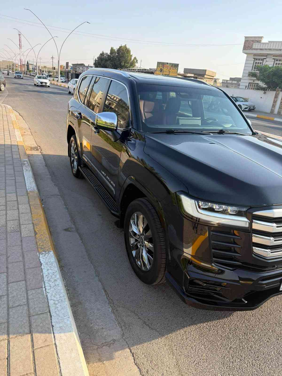 على بركة الله 
لاند كروز 2023 
SAS باب اولل 
 لمتددVXR توين تيربوو 
السياره  كفاله عامه 
رقم بغداد وتحويل مباشر 

فوووووول 1/1 
اعلى مواصفات بالاند كروز 
بوب شفط 
داتا شو 
داخل احمر 
كاميرات محيطية 
سماعات JBL 
خزن ميموري !. 
ايرباكات وباقي المواصفات المعروفة 
مكان السياره الرمادي 
السعر 71  وبيها مجال
***********
