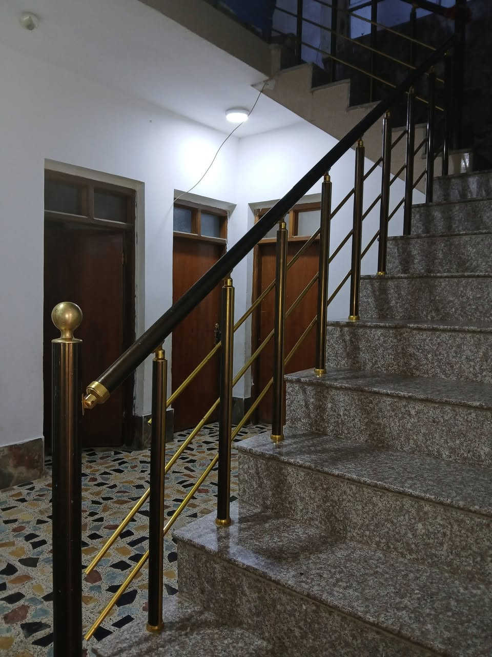 بيت للبيــ،ع 🏠
🔹 الموقع: الرمادي التأميم القادسية الثانية 
🔹 المساحة:250متر 
🔹 طابو صرف تحويل مباشر 
البيت يكون على شارعين 
✅ الشارع 10متر 
✅ جميع الخدمات متوفرة 
يتكون البيت الطابق الاول 
🔸 2 غرف نوم
🔸 صالة
🔸 استقبال 
🔸 مطبخ
🔸 صحيات داخلية وخارجية 
الطابق الثاني 
1 _ غرفتين + صاله+ صحيات 
ويتكون  ايضآ من الجهه الاخرى مشتمل مكمل من كلشي 
السعر 170مليون 
للاستفسار ***********
