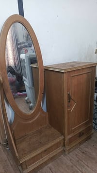 ميز تواليت • يحتاج صبغ • مستعمل