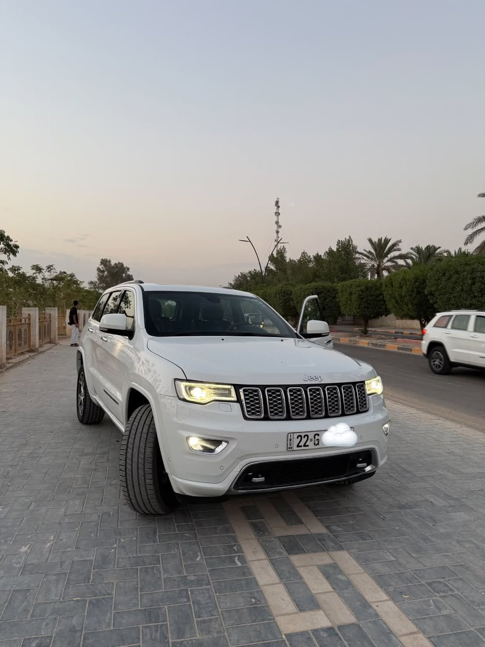 السلام عليكم
✅جيب اوفر لاند خليجي 2019  

✅اللون ابيض

✅رقم اربيل تحويل مباشر 

✅المواصفات : 1/1 ( جكات ) Overland

✅السياره مابيها اي نقص كامله على اخر حبايه ادامه من ✅كل النواحي عليها تشغل وتطلع سياره مال جناي

✅محرك 6 سلندر 3600

✅السقف بانوراما طكتين

✅المقاعد جلد تدفئة وتبريد 

✅حساسات امامية

✅حساسات خلفية

✅كاميرا خلفيه 

✅نقطة عمياء

✅مقود السائق كهربائي

✅دفع رباعي 4X4

✅تشغيل عن بعد

✅صندوق كهربائي

✅تدفئة ستيرن

✅دمام خلفي مع سستم صوت 

✅المقاعد السائق ولراكب كهربائي

✅داخلية لون قرميدي 

✅ذاكرتين لحفظ وضعيات الجلوس

✅3شاشات  شاشة كبيره 8.4 انج 

✅4 انظمة قيادة

✅المصابيح الأمامية  لد نهاري + اشاره ترحيب من ✅الاقتراب من السيارة 

✅بخاخ ماء لتنظيف المصابيح الاماميه ( زراك لايت )

✅مري جانبيه كهرباء

✅مرايا جانبيه قابله للطي عند الفتح والاغلاق 

✅نظام الملاحه Gps

✅نظام خاص للطرق الوعره

✅كشافات ضباب بروجكتر 

✅محدد سرعة 

✅ويل كاب قياس 20 انج التايرات جديده

✅نظام بريك اوتاماتيكي ( Auto break system)

✅نظام تشغيل واطفاء اوتماتيكي للمحرك ( Auto start  

✅جكات لرفع وتنزيل السيارة

✅واكو مواصفات كلش هواي

✅ماشية 86الف km ملاحظة: السياره مكفوله من ✅الضربه والصبغ والتبديل بدون اي حادث وضرر  ✅خليجيه وكاله 

💸السعر : 290 وبيها مجال بسيط للشراي انشالله 

🏠العنوان: بغداد المحموديه  📞للاتصال ***********☎️عادي او واتساب
