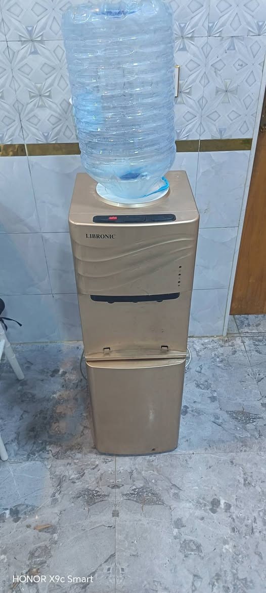 براد ماء للبيع ماء حار بارد شرط تفحص اله تاخذه بسعر ٦٥ الف للتواصل ***********
