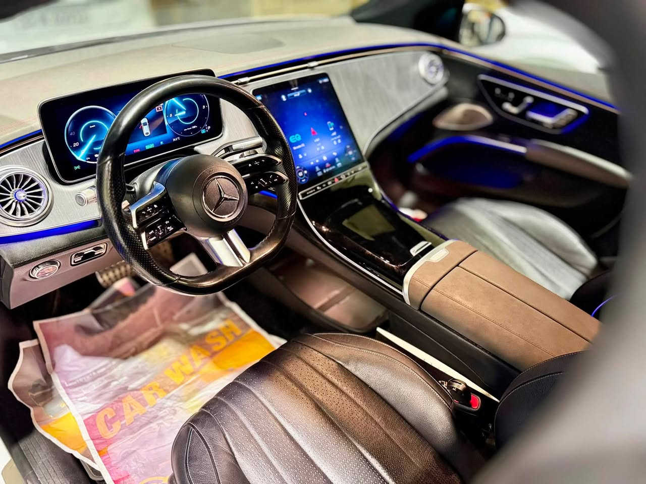 مرسيدس-بنز +EQS 450
سنة الصنع:2022
المسافة المقطوعة:24,000mi
الوارد: أمريكي
المواصفات:
ناقل الحركة: أوتوماتيكي أحادي السرعة
نظام الدفع: دفع رباعي كهربائي ذكي
البطارية: سعة 107.8 كيلوواط/ساعة بمدى قيادة طويل
التعليق: نظام AIRMATIC الهوائي المتكيف لراحة فائقة
التوجيه: توجيه خلفي نشط لثبات أعلى وسهولة مناورة
العجلات: جنوط فاخرة قياس 21 إنش
الفرامل: نظام كبح متطور مع استرجاع طاقة
التجهيزات والرفاهية:
نظام صوت Burmester ثلاثي الأبعاد
مقاعد جلد فاخر مع تدفئة وتبريد وذاكرة ووظيفة مساج
سقف بانورامي كهربائي
عزل صوتي متقدم + تكييف رباعي المناطق
ديكور داخلي فاخر مع إضاءة محيطية متعددة الألوان
إضاءة Digital Light بتقنية LED متطورة
كاميرات رؤية 360 درجة + مساعد ركن + مراقبة النقطة العمياء
مثبت سرعة متكيف + مساعد الحفاظ على المسار + مكابح طوارئ أوتوماتيكية
حزمة قيادة شبه ذاتية متقدمة
مساحة خلفية واسعة جدًا بأعلى مستويات الفخامة
سيارة كهربائية فاخرة بالكامل تجمع بين الأداء الهادئ، التكنولوجيا المتطورة، وأقصى درجات الراحة.

للاستفسار: ***********

معارض البياع_شارع الوسط_معرض العربة لتجارة السيارات
#مرسيدس #بيع_سيارات #سيارات_جديدة #للبيع #سيارات #سيارات_للبيع
