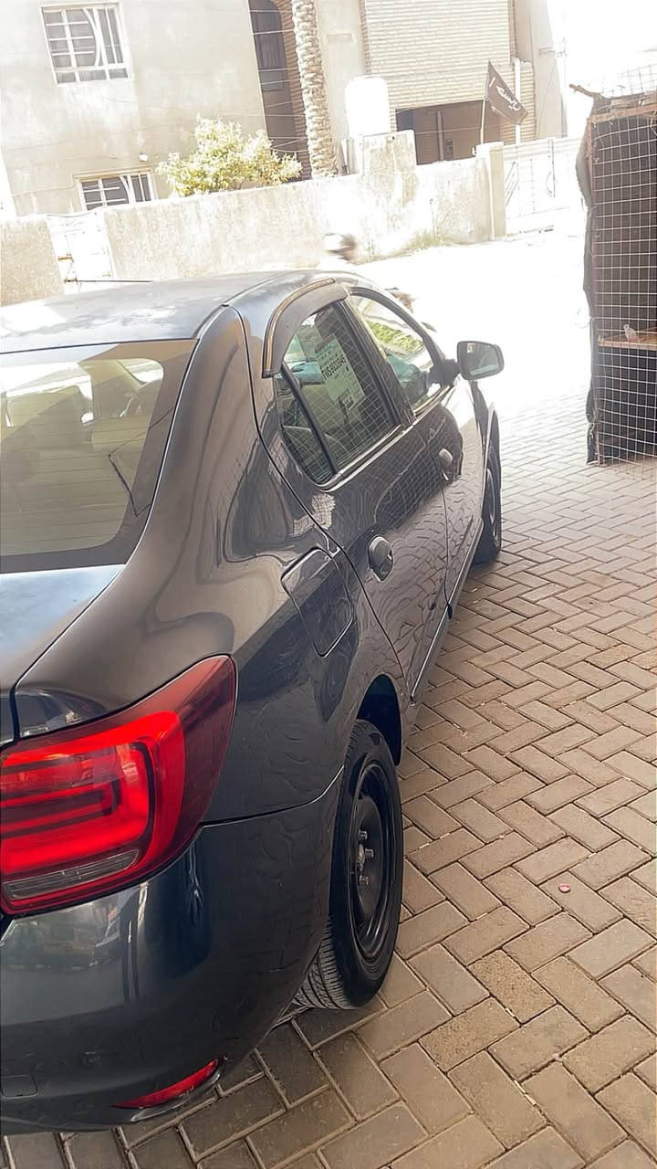 للبيع رينو سمبول ٢٠١٩ رقم بغداد حره سياره مابيها صبغ فقط بارد كير كفاله مكينه مبدلها جديد السعر٦٥ وبيها مجال ***********
