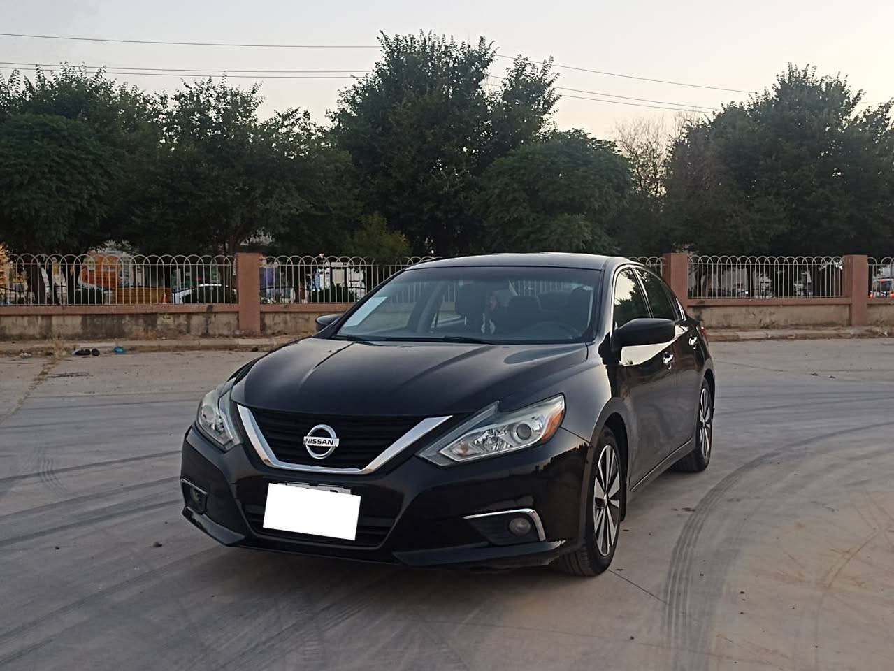 فرۆشتنی زۆر خێرا
نیسان ئەڵتیما 2018 ڕەشی بریقەدار S
77,000 مایل ڕۆشتووە 
 (ڕەقەم): سلێمانی
سەنەوی: تا ساڵی 2030 تازەیە 
کوشن کارەبایی
ئاوێنە کارەبایی
بەسمە 
شەغال 
شاشەی ڕەسەن
کامێرای دواوە 
ویلی کەپی ئەسڵی (ڕەش و کڕۆم)
گڵۆپ و تەم‌بڕ 
مەکینە: 2.5 لیتر (4 پیستۆن) – زۆر بەهێز
گێڕ: ئۆتۆماتیک (CVT) – 
تەنها سەربۆنیدەکەی بۆیاخە (یەک پارچە)
.ناوەوەی نەگرتووە .
ماڵی دۆستە

گێر و مەکیەنەی بەشەرت 
هیچ کێشەیەکی تێدا نییە 

ژمارەی خاوەنەکەی 
***********
***********
