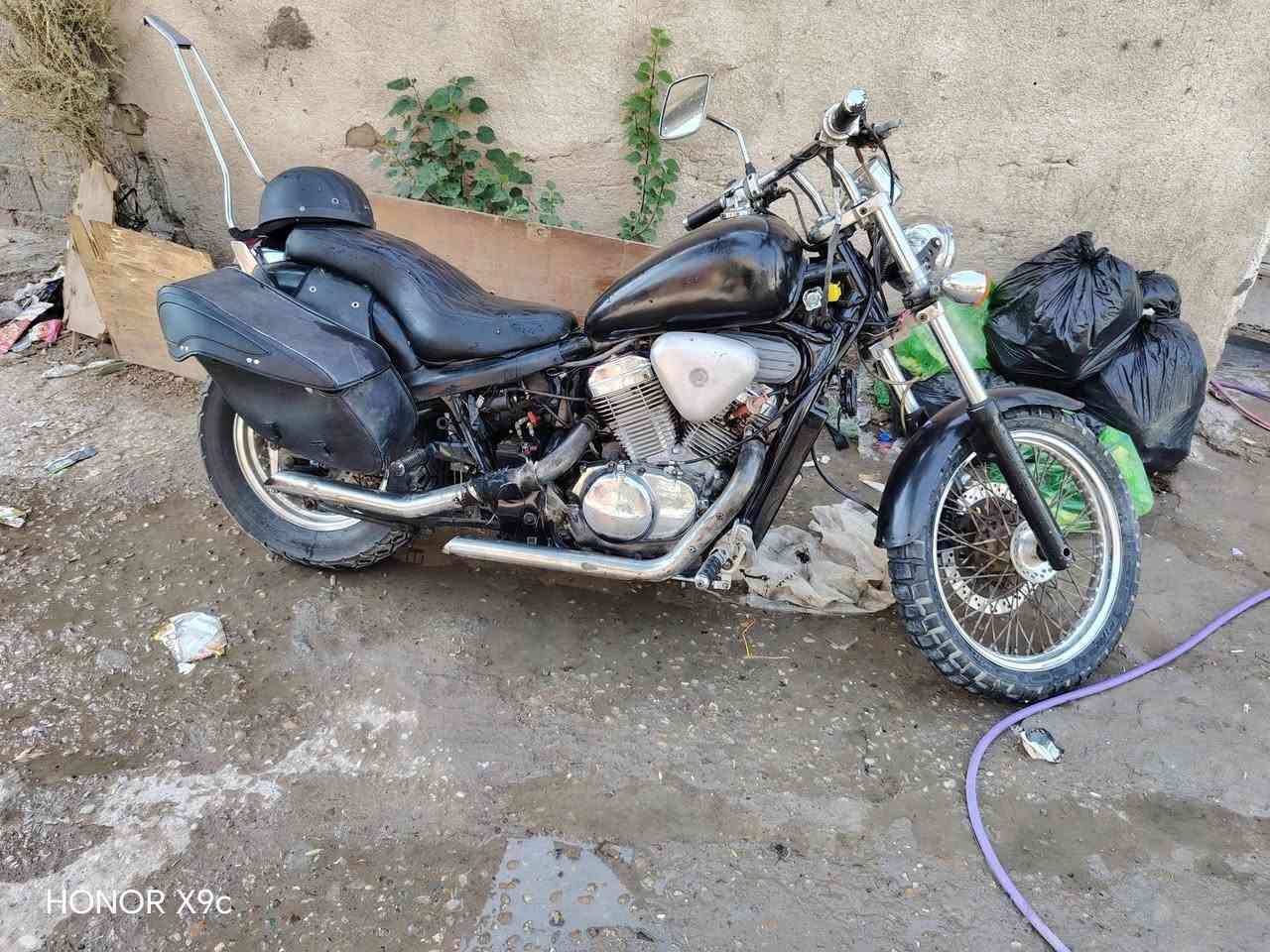 سلام عليكم هارلي ستد لبيع بيها بس دخانه خفيفه السعر 850 العنوان حي اور للستفسار ***********

نص مكتوب في الصور:
- HONOR X9c