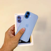 ايفون 17 / سمائي / دبل سيم كارت فعلي / ذاكرة 256  بعدة بالضمان / نظيف ...