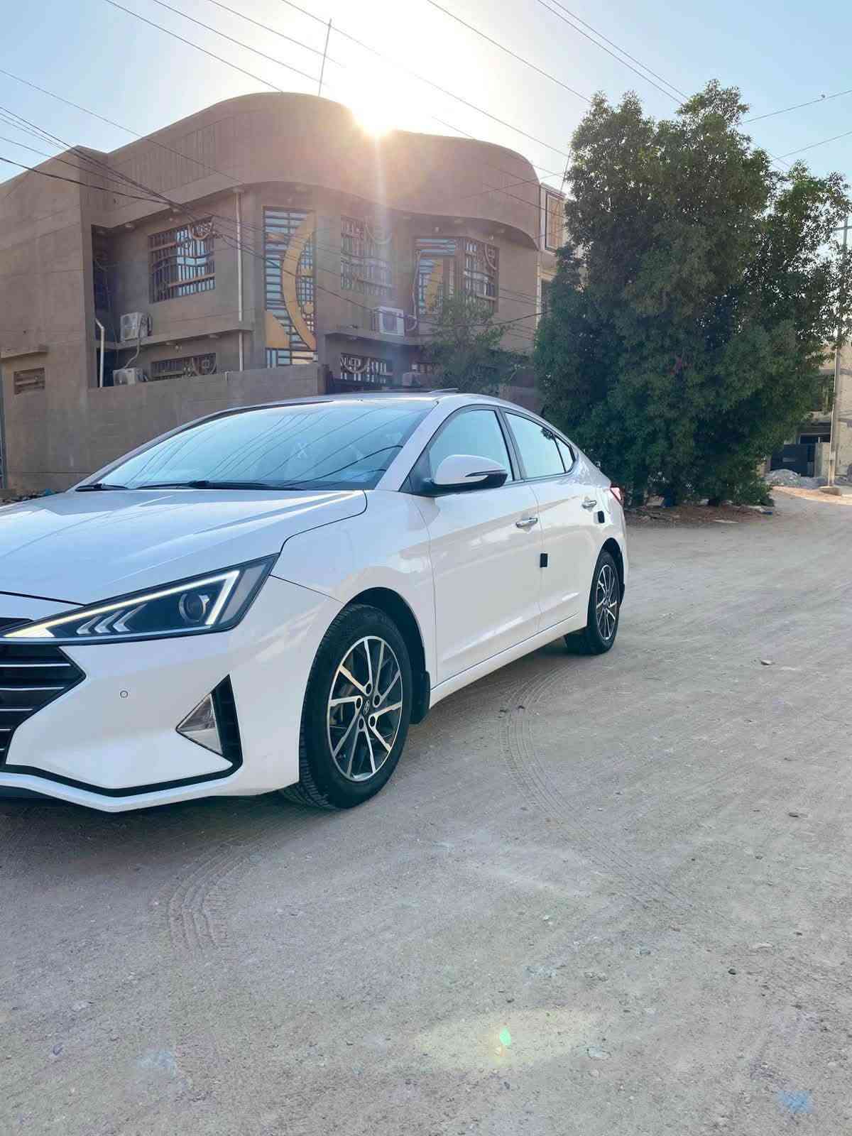 السلام عليكم النترا خليجي موديل 2019 شكل ال20 مكفوله كفاله عامه من الصبغ والضربه والتبديل سياره جديده بمعنى الكلمه فول مواصفات 

1-بصمه ابواب 
2-فتحه سقف
3-مري شفط ترحيب 
4-تبريد قطعتين
5-كامره خلفيه مع حساسات امامي خلفي 
6-يدات نيكل 
7-محرك ٢٠٠٠ مامفتوح دوش 
8- رقم بغداد بأسمي 
سياره جاهزه من كل نواحيها من حداديه كير ومحرك وتبريد وتدفئة مكان السياره كربلاء المقدسه السعر 160 وبيها مجال للشراي للاستفسار لاتصال على الرقم التالي ***********
