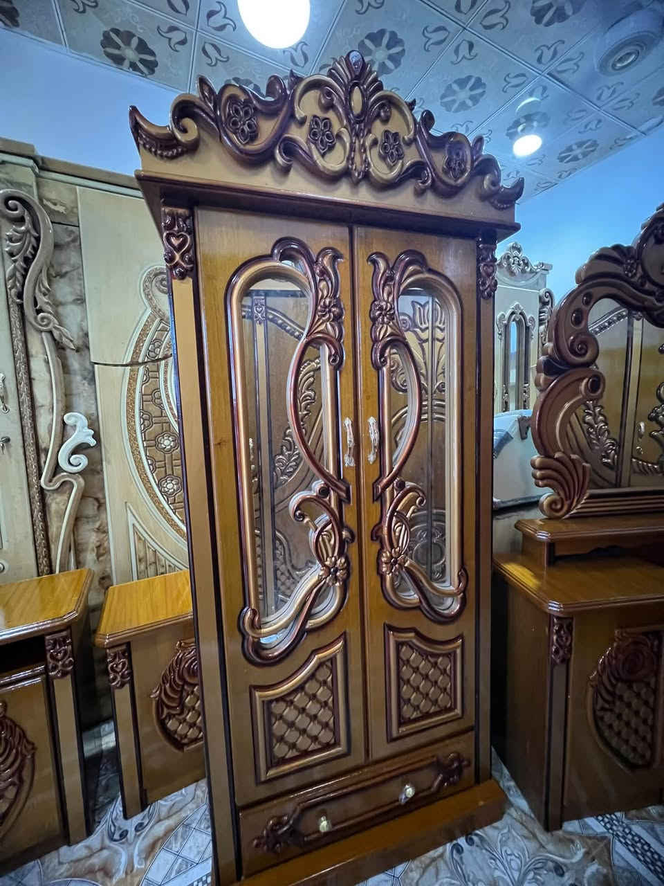 غرفه نجاره تفصال ام السته جديده كلش سعر 800 عنوان سوك الشيوخ حي العسكري رقم 
***********
