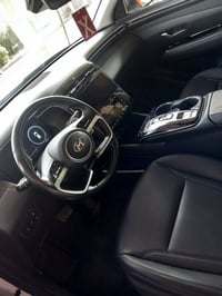 توكسان هايبرد موديل ٢٠٢٤ ماشيه ٥٠ الف رقم بغداد مكانها بغداد فول مواصف...