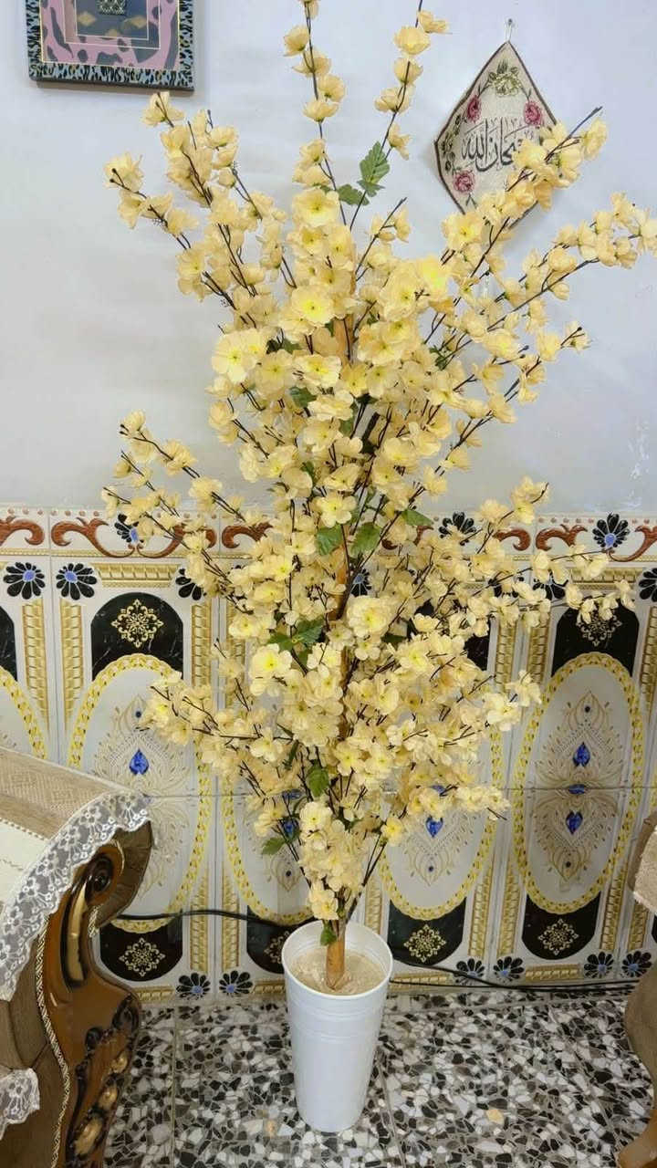 شجره صناعيه وردي للمهتم يدخل خاص بسعر جدا مناسب 🤍🤍‭***********‬
