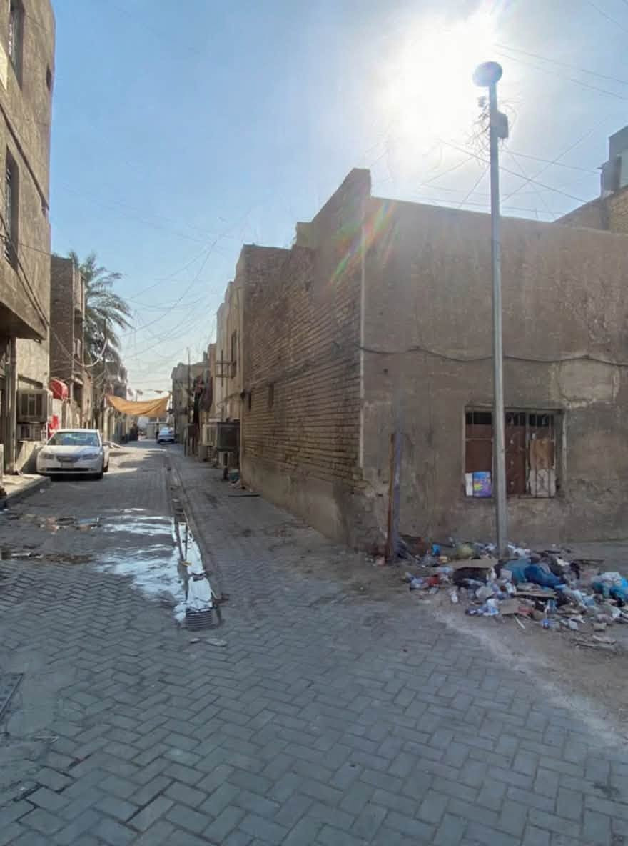 للبيع قطعة ارض مميزة 

المكان: شارع الداخل - قرب سوق الوحيلات، بغداد  
المساحة: 108 متر  
الواجهة: 11 متر  
النوع: سكني - طابو صرف  
الخدمات: ماي + كهرباء + مجاري متوفرة  
السعر: 310 مليون دينار - قابل للتفاوض

موقع حيوي وقريب على السوق والخدمات. فرصة للبناء او الاستثمار 💛

للاستفسار: ***********
