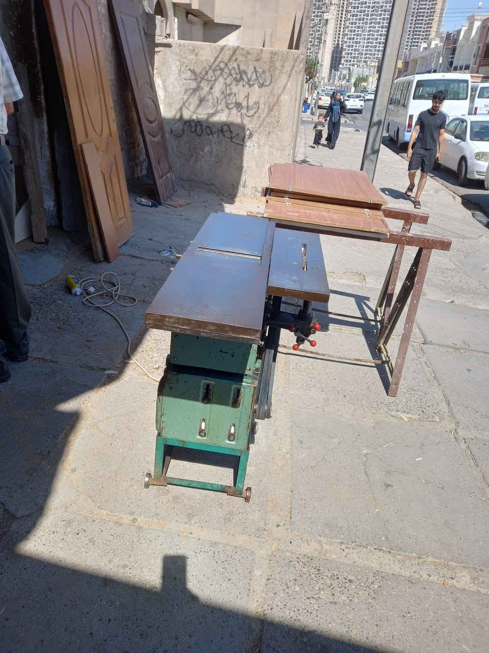 معروض للبيع
ماكنة قطع الأخشاب  ( مجموعة ) ماركة  sicma  الأصلية صنع الصين الوجبة الأولى  اخو الجديد . شغال ١٠٠% . ويوجد محل صغير  للنجارة  بيها اخشاب 
مكان اربيل  
رقم الموبايل :-    ***********  ابو محمد
