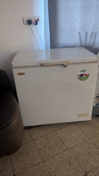 فريز صغير شغال مابي اي تصليح بلادي مكانه بغداد الحارثية  السعر ٢٠٠ الف...