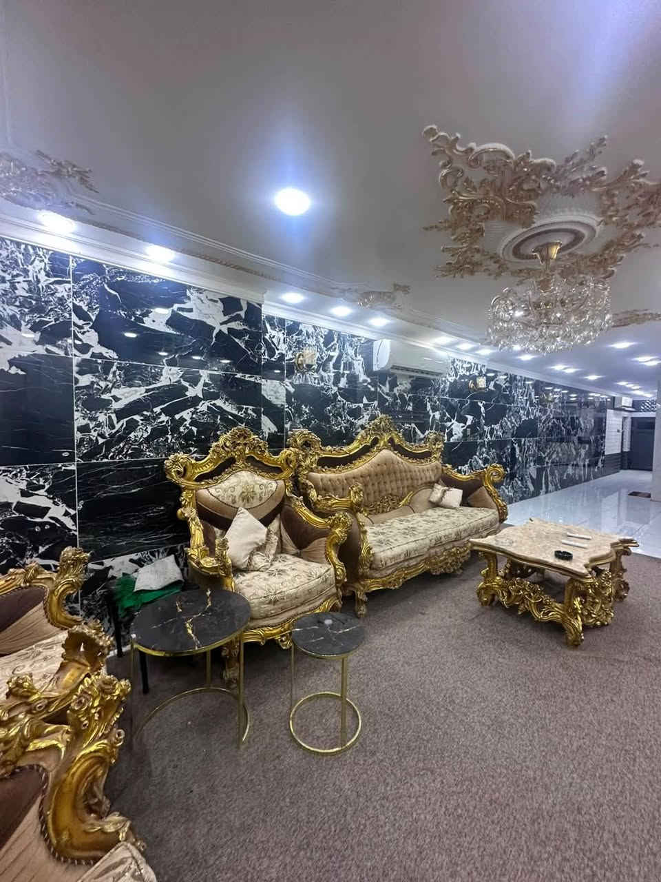 إعلان دار للإيجار - العرصات الهندية
✨فرصة مميزة للسكن في موقع حيوي وراقي جداً (فرع معجنات الطاحونة)

.المساحة: 250 متر.

الحالة: مؤثث بالكامل (أثاث راقي).

التصميم: 2 غرفة نوم | صالة واسعة | حمام.

الملحقات: كراج سيارات خاص.

📱 للمعاينة وتفاصيل السعر، يرجى الاتصال 

بـ:المهندس مهيمن اللامي: 

***********
