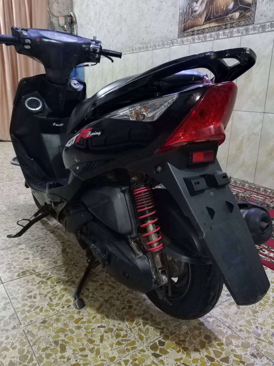 السلام عليكم دراجه ماكس ثعلب دراجه كلها بلاديه كفراتها بلاديه كابريتر بلاديه مالتها اصليه سلف بلاد كهربائياته كلها شغاله هندر سلف دراجه خير من الله ما عاوزه اي شيء تريك وين ما يعجبك ماكينه ما مفتوحه جيب وياك فيتر وافحص دراجه خير من الله دبلات شغالات اماميه وخلفيه بيها بوربرن بالتاير الامامي السعر 650  وبيه مجال ❤️الدراجه شلعه ومعدل العنوان بغداد  حي اكد الشماعيه قرب مطعم بسام ابو الفلافل رقم الهاتف ***********
