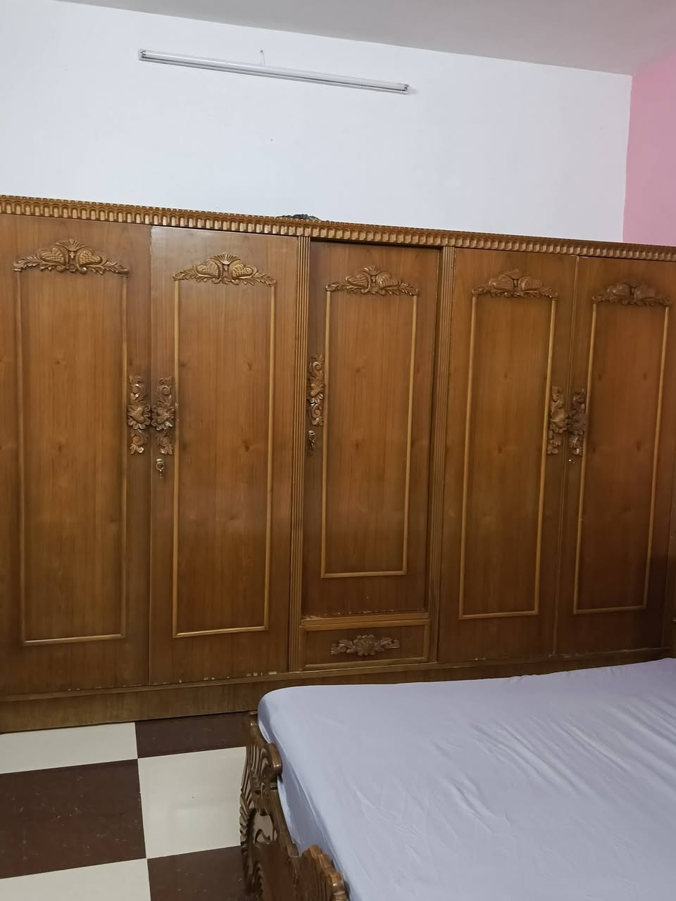 غرفه اخشاب كامله
السعر 600 وبيها مجال ***********
حي الانتصار

